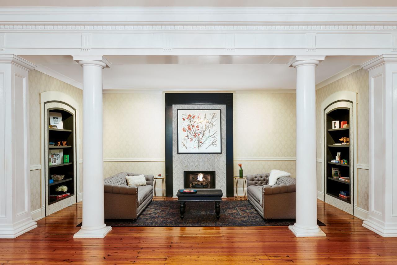 Inn At Carnall Hall Фейетвилл Экстерьер фото