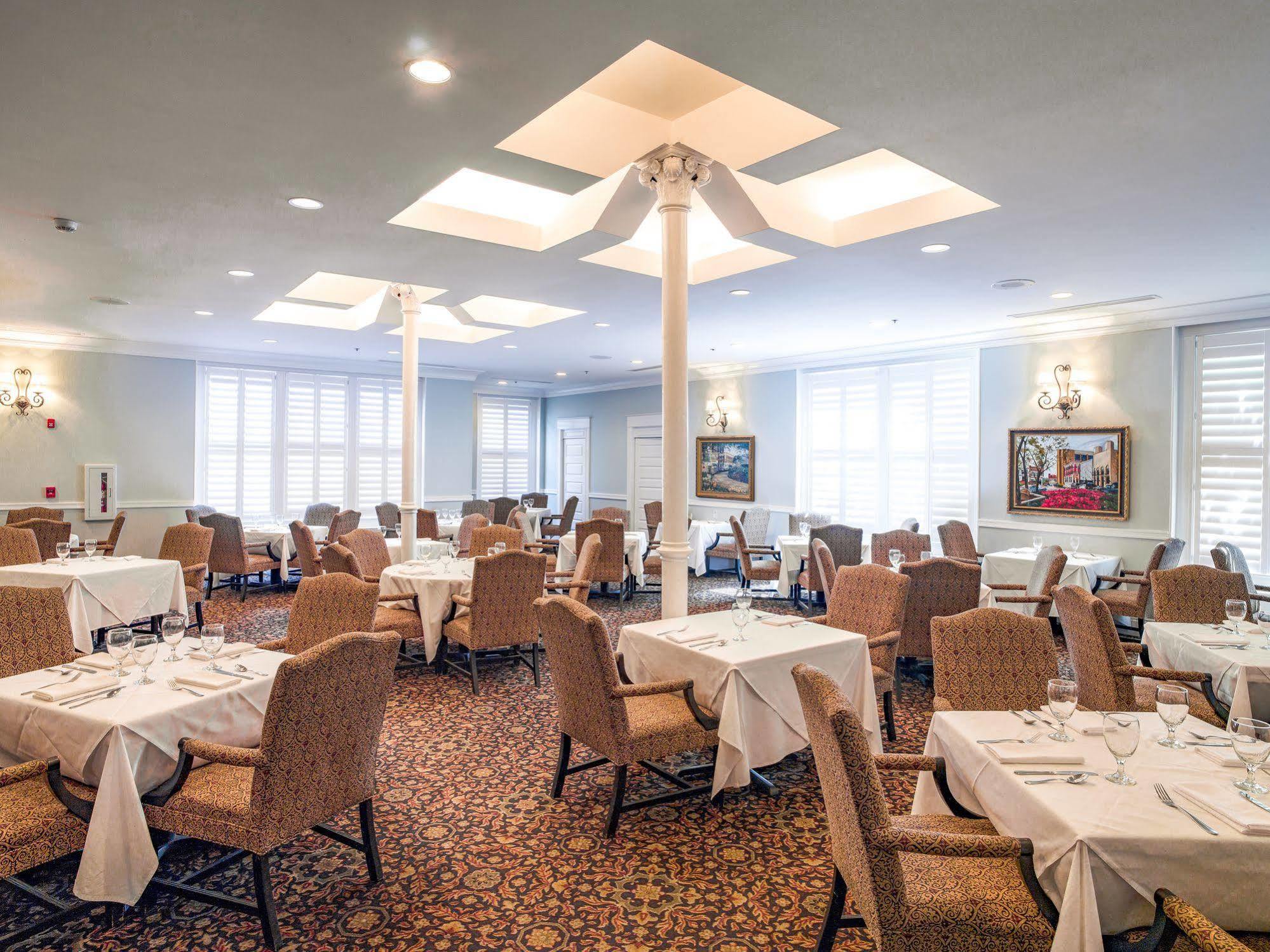 Inn At Carnall Hall Фейетвилл Экстерьер фото